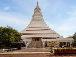 Wat Pak Nam Phasi Charoen