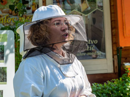 Danijela Ambrozic - Kralov Med Beekeepers
